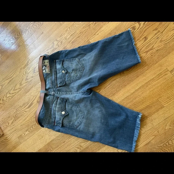 True Relations shorts retail price 160. Great conditions chic very stylish - Picture 8 of 14